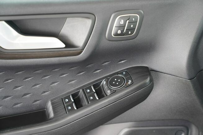 Ford Kuga VIGNALE skóra Nawi FUL LED el.klapa BLIS kamera B&Q ful opcja IVDC max