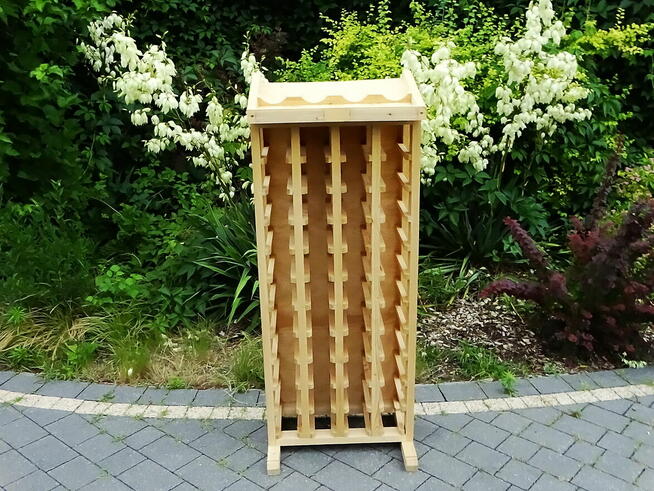 Stojak drewniany sosnowy na 48 butelek wina z ekspozycją