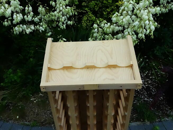 Stojak drewniany sosnowy na 48 butelek wina z ekspozycją