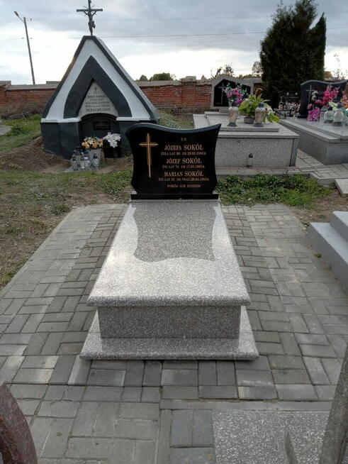 TANIE POMNIKI GRANITOWE