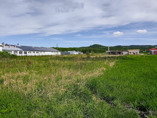 SUPER OKAZJA! Działka inwestycyjna z budynkiem — cena obniżo