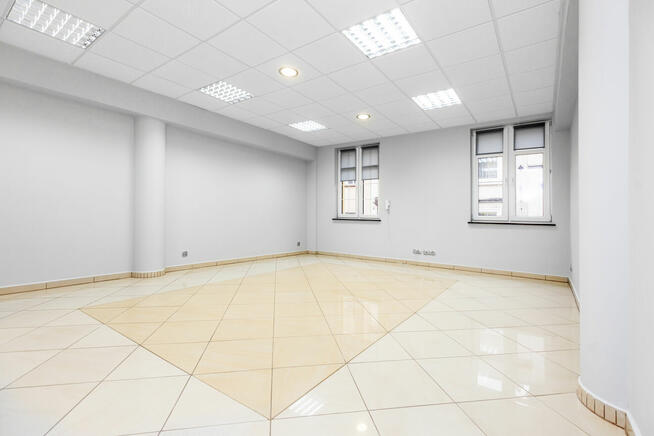 Duży lokal na parterze w centrum na salon kosmetyczny, sklep