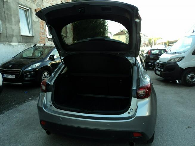 sprzedam Łaną MAZDE 3