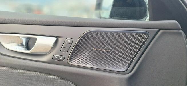 Volvo S60 B5 AWD plus dark benzyna hybryda