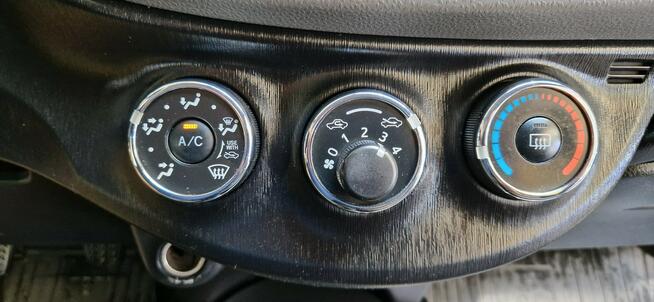 Toyota Yaris Zobacz opis !! 1.3 Benzyna . W podanej cenie Roczna Gwarancja !!