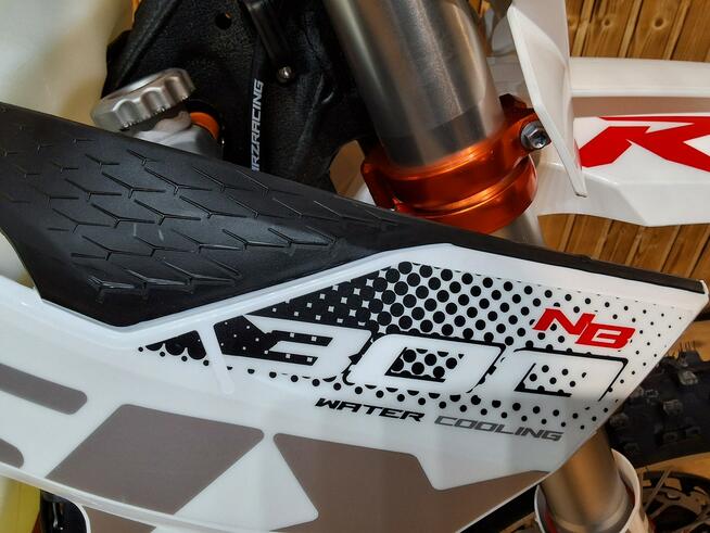 ASIX Inny XR-99 ASIX XR99 CROSS kros o pojemności 300 z 26 konnym silnikiem HIT