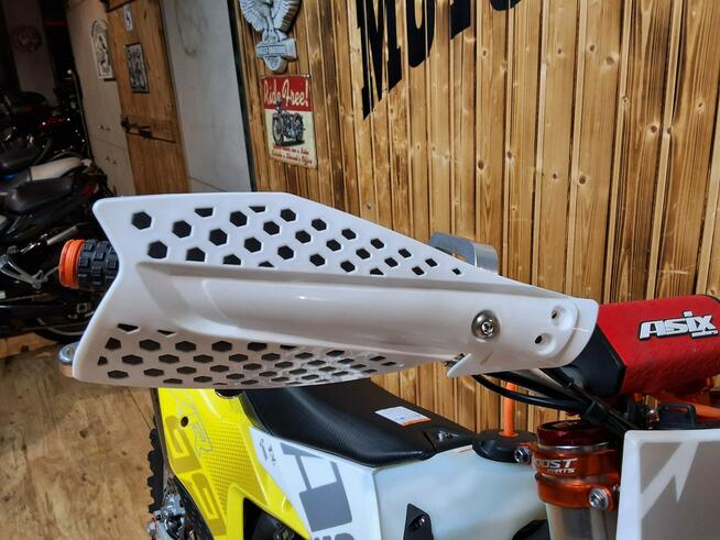 ASIX Inny XR-99 ASIX XR99 CROSS kros o pojemności 300 z 26 konnym silnikiem HIT