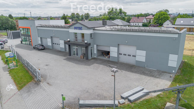Biurowiec z halami przy autostradzie A4 w Tarnowie