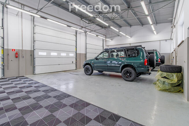 Biurowiec z halami przy autostradzie A4 w Tarnowie