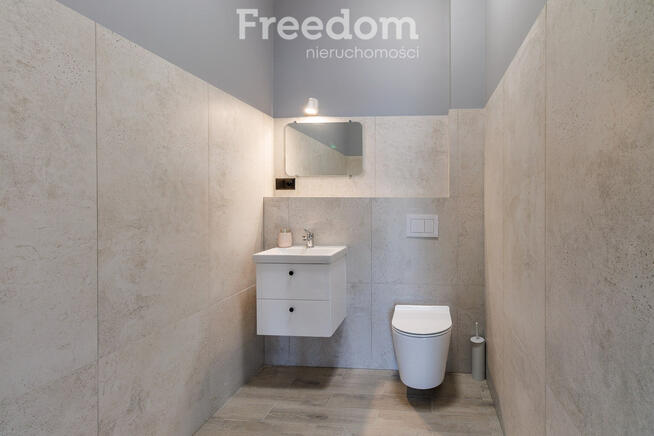 Biurowiec z halami przy autostradzie A4 w Tarnowie