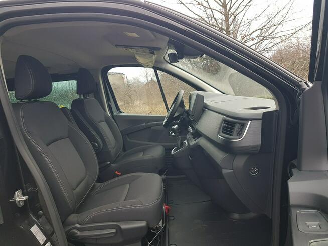 Renault Trafic 8 OSÓB 2xDRZWI BOCZNE PRZESUWNE DŁUGI BOGATE WYPOSAŻENIE