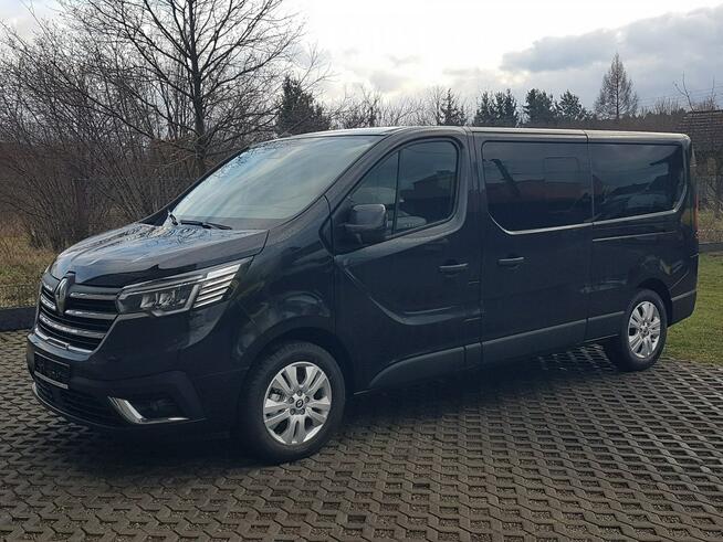Renault Trafic 8 OSÓB 2xDRZWI BOCZNE PRZESUWNE DŁUGI BOGATE WYPOSAŻENIE