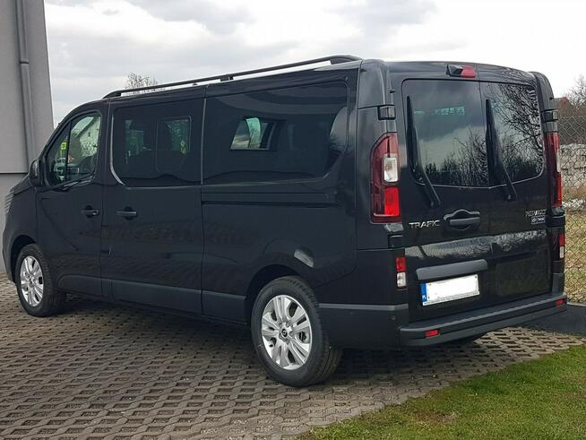 Renault Trafic 8 OSÓB 2xDRZWI BOCZNE PRZESUWNE DŁUGI BOGATE WYPOSAŻENIE