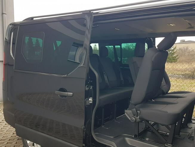 Renault Trafic 8 OSÓB 2xDRZWI BOCZNE PRZESUWNE DŁUGI BOGATE WYPOSAŻENIE