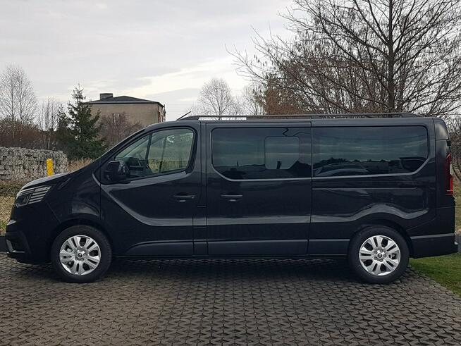 Renault Trafic 8 OSÓB 2xDRZWI BOCZNE PRZESUWNE DŁUGI BOGATE WYPOSAŻENIE