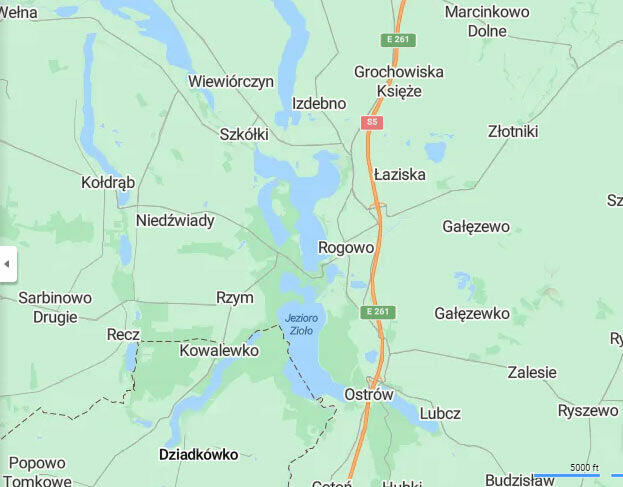 Nad jeziorem. kraina lasów i jezior. Jezioro 100m,
