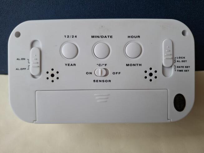 zegarek na biurko na baterie