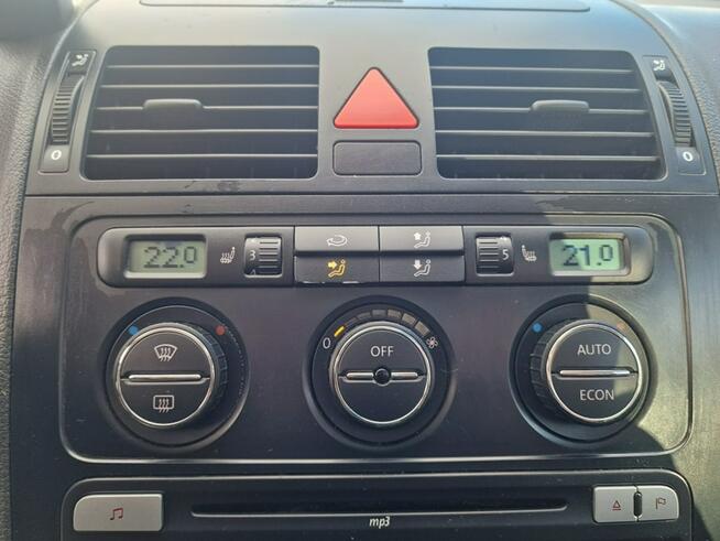 Volkswagen Touran 2.0 TDI 136 KM, Automat DSG, Klimatyzacja, Grzane Fotele, Nawigacja