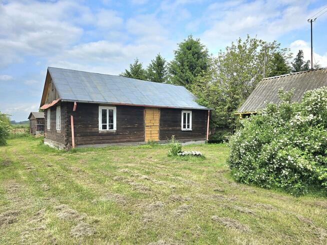 Piękne siedlisko z dwoma drewnianymi domami