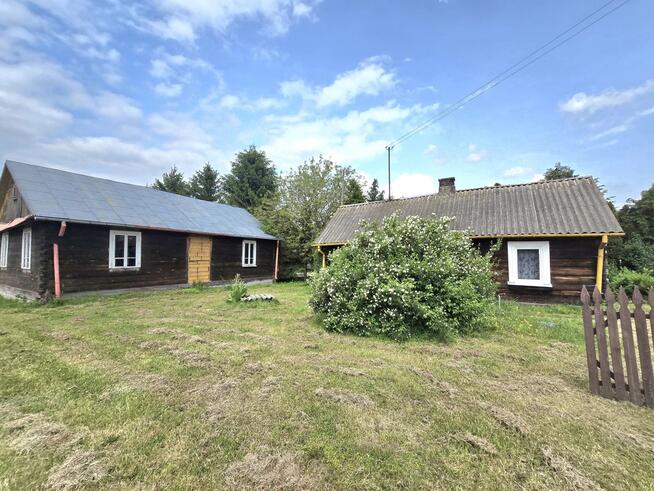 Piękne siedlisko z dwoma drewnianymi domami