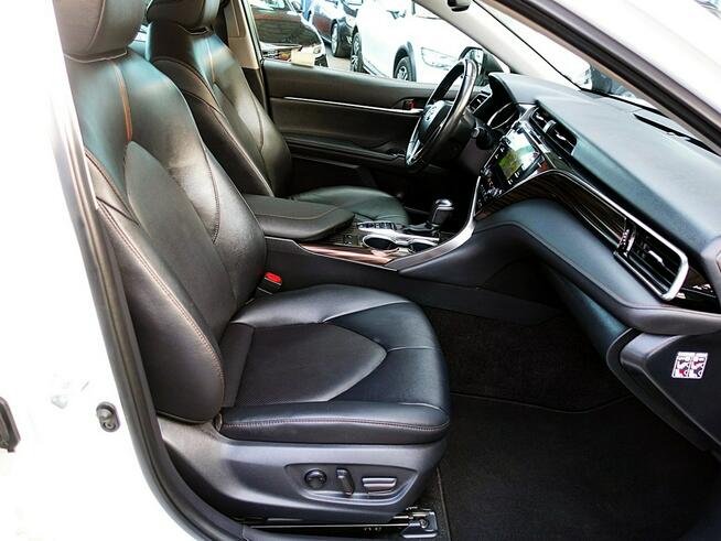 Toyota Camry EXECUTIVE Biała Perła GWARANCJ Skóra Led+ACC+Navi 1wł Kraj Bezwyp F23%