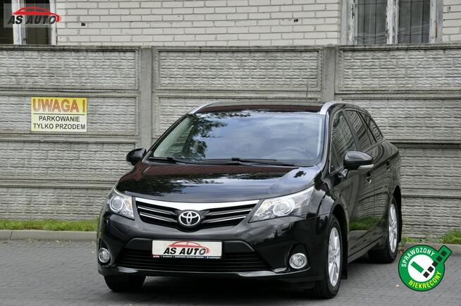 Toyota Avensis 1,8VVTi 147KM SollPlus/Navi/Alkantara/Kamera/Alufelgi/Ledy/Serwis