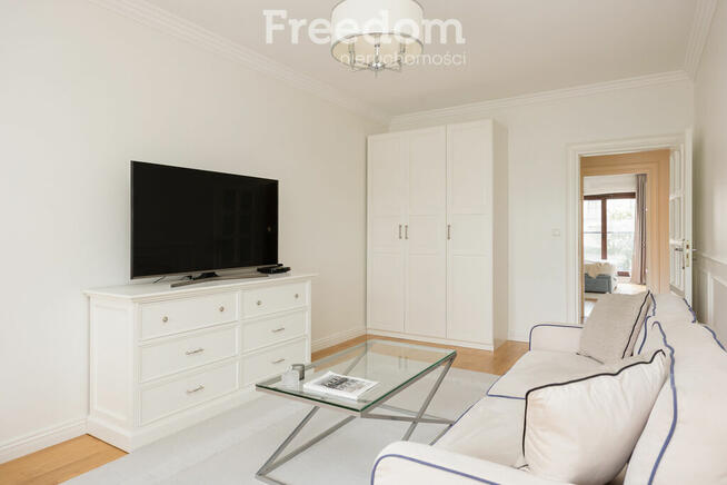 Apartament 3 pokojowy w Rezydencji Mokotów, Metro