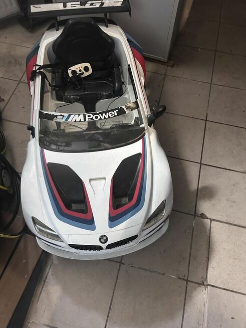 Zabawkę samochodzik sprzedam