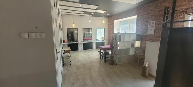 Na sprzedaż lokal handlowo-usługowy 43 m² parter, wejście od