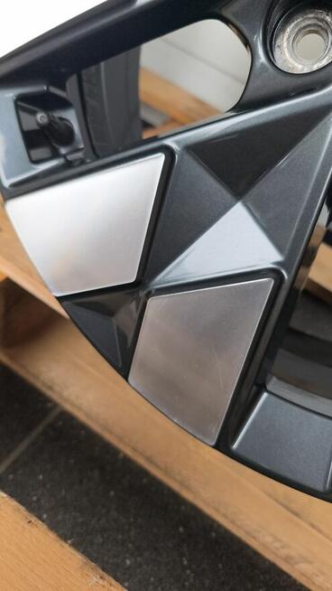 Felgi aluminiowe Hyundai Staria 186x139,7 Et53,5 TPMS (OL66