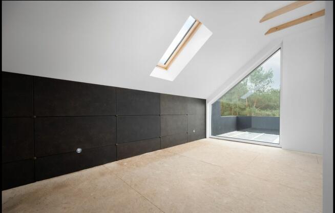 Nowoczesny dom energoiszczedny w lesie