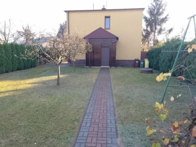 Sprzedam dom w Łasku, woj. Łódzkie z warsztatem i garażami