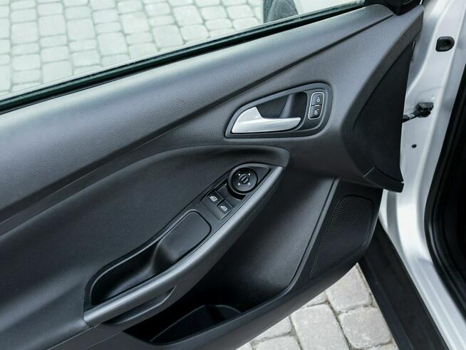 Ford Focus 1.5_Diesel_120 KM_118 tyś. km_LIFT