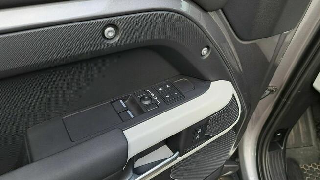 Land Rover Defender MY24 3.0P I6 400 KM AWD Auto SE 90 EigerGrey AutoDemonstracyjne