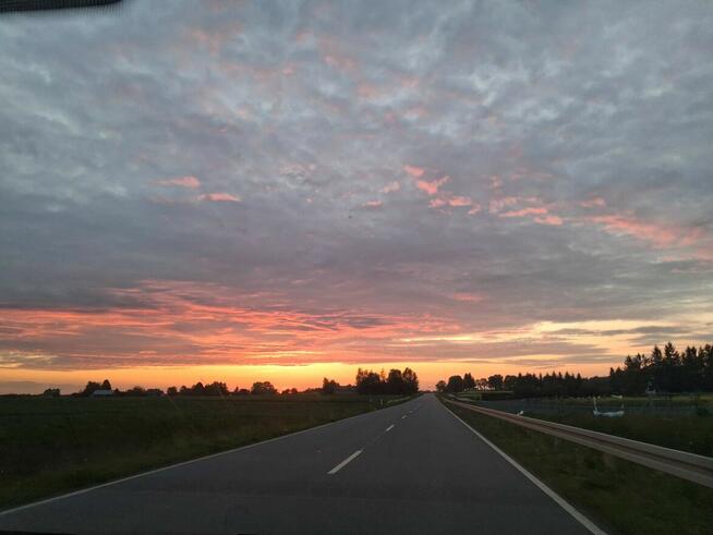 Starszy szuka młodej przyjaciółki.