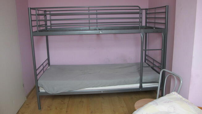 Ruchomości gastronomiczne oraz po hotelu pracowniczym – 65%