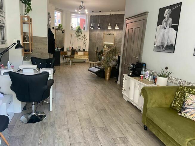 stanowisko fryzjerskie do wynajęcia