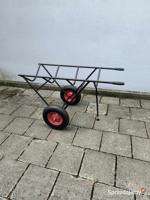 Wózek do materiałów w rolkach