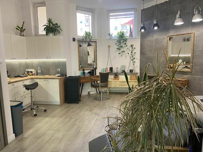 stanowisko fryzjerskie do wynajęcia