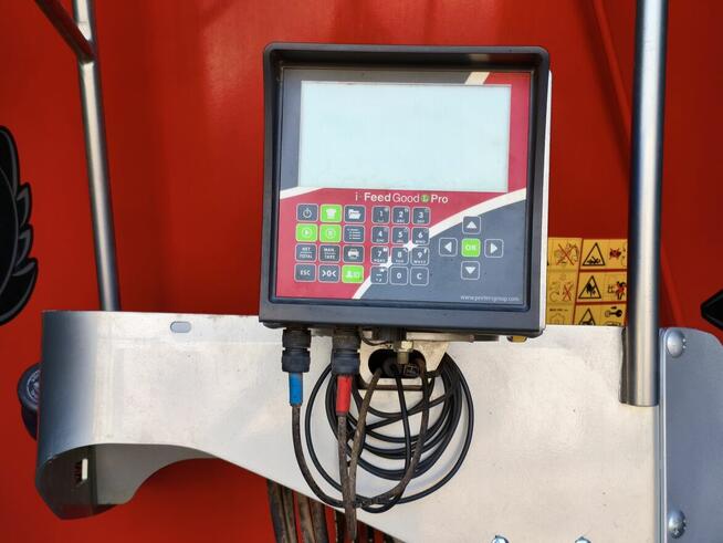 Wóz paszowy Peecon Biga Future 10m3