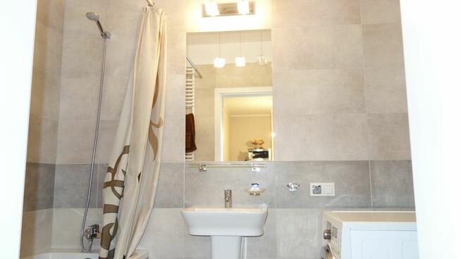 Duży pokój w Centrum, wysoki standard , blisko UAM, UE, UM