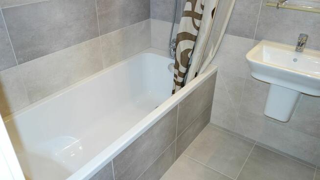 Duży pokój w Centrum, wysoki standard , blisko UAM, UE, UM