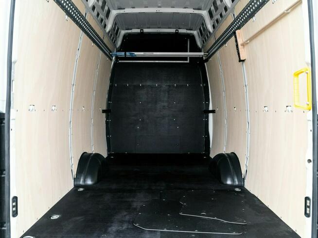 Iveco Daily 35S18A8H V Automat 18m3 L4H3 Brygada 7-os. Kamera Dostępny od ręki ! 2776zł