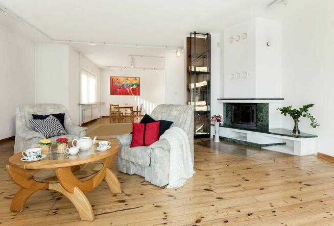 Dom Warszawa Wesoła, Sportowa