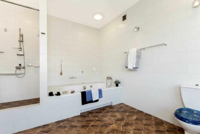 Dom Warszawa Wesoła, Sportowa