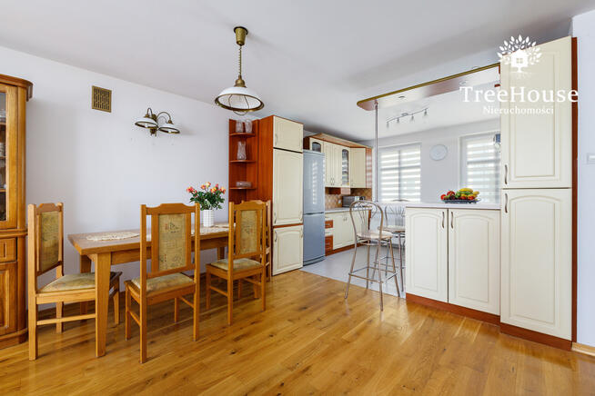 Dom szeregowy z lokalem usługowym w Reszlu