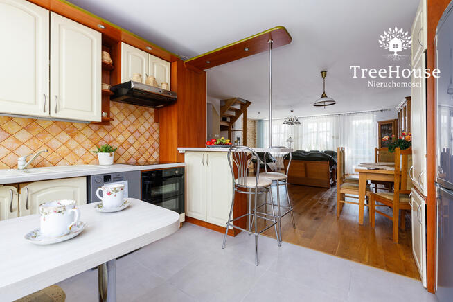 Dom szeregowy z lokalem usługowym w Reszlu