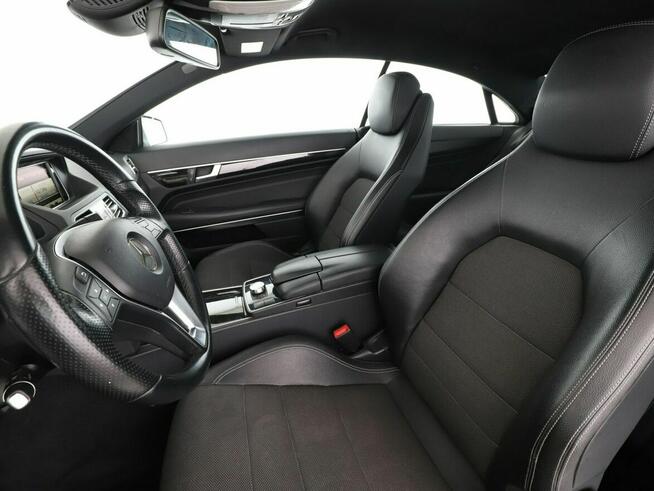 Mercedes E 250 półskóra, navi full LED klima auto grzane fotele czujnki parkowania