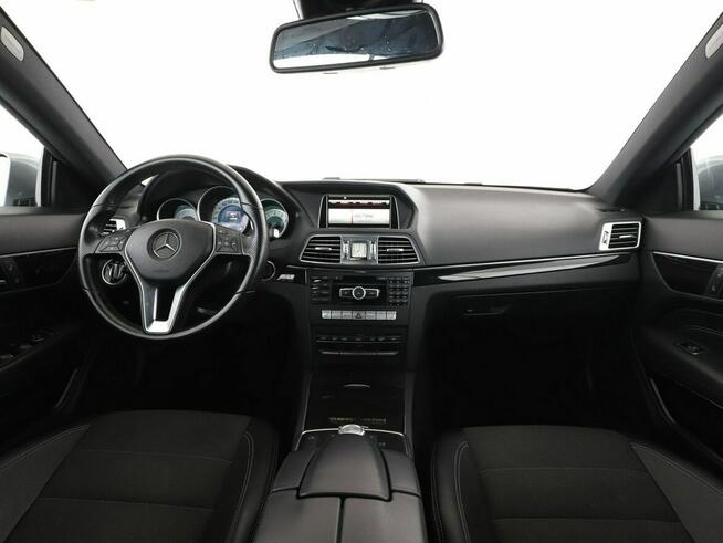 Mercedes E 250 półskóra, navi full LED klima auto grzane fotele czujnki parkowania