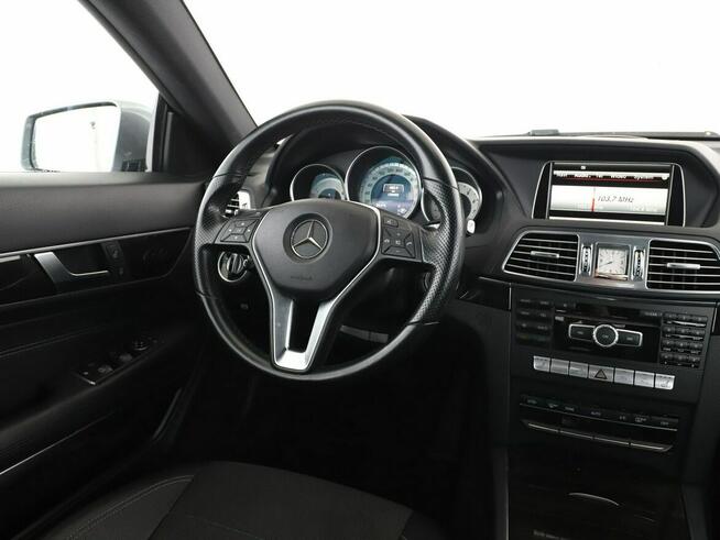 Mercedes E 250 półskóra, navi full LED klima auto grzane fotele czujnki parkowania